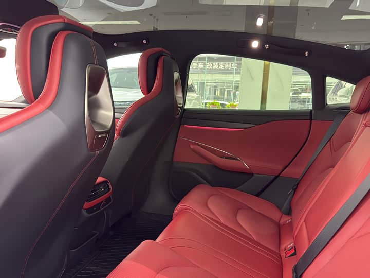 Фото 11 - Xiaomi SU7