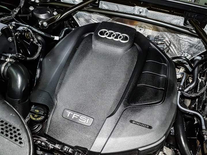 Фото 10 - Audi Q5L