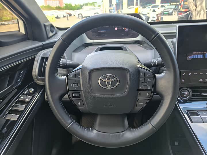 Фото 11 - Toyota bZ4X