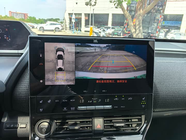 Фото 14 - Toyota bZ4X