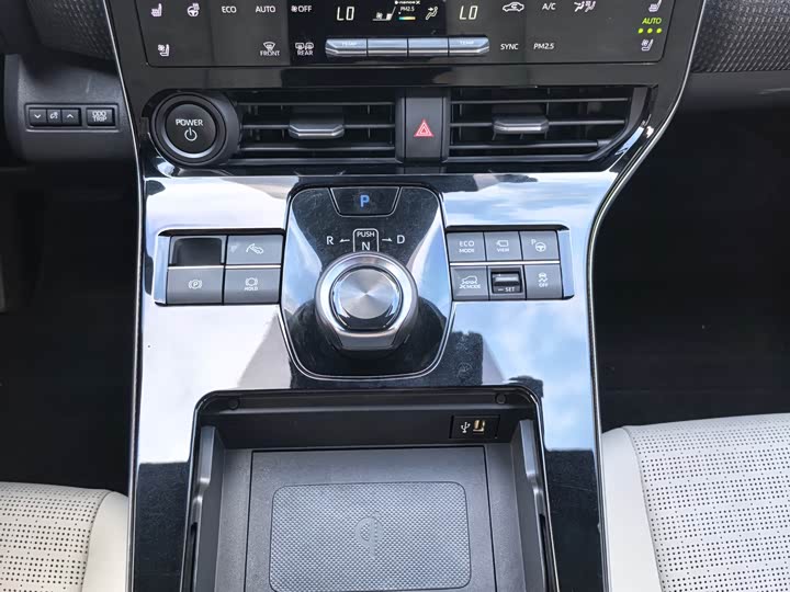 Фото 17 - Toyota bZ4X