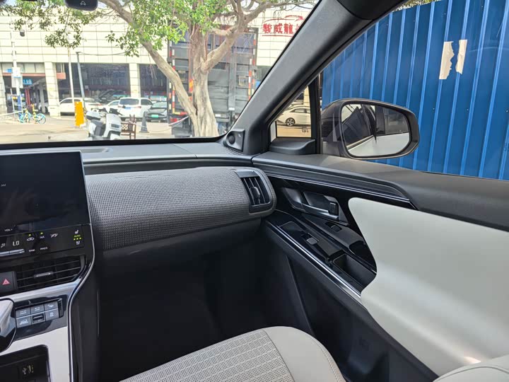 Фото 19 - Toyota bZ4X