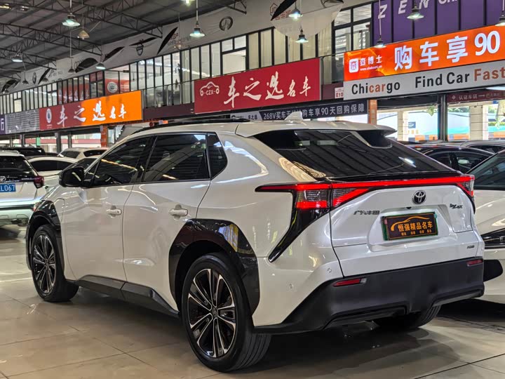 Фото 4 - Toyota bZ4X