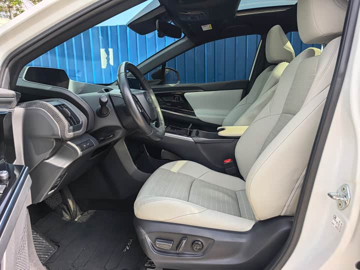 Фото 7 - Toyota bZ4X