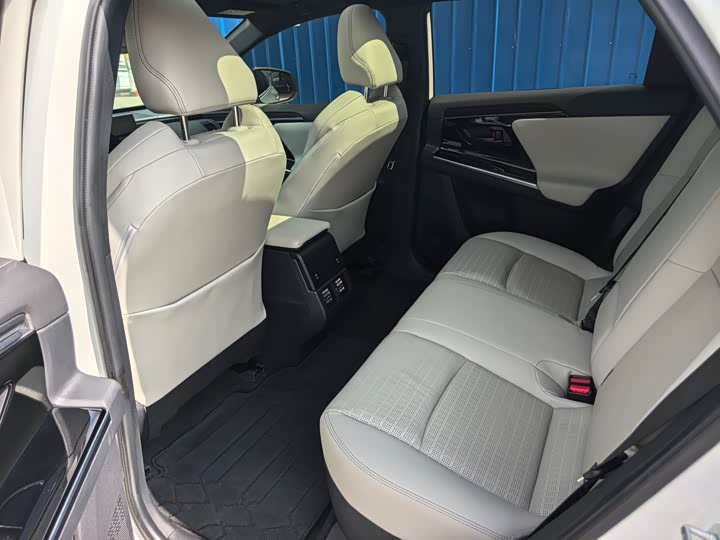 Фото 8 - Toyota bZ4X