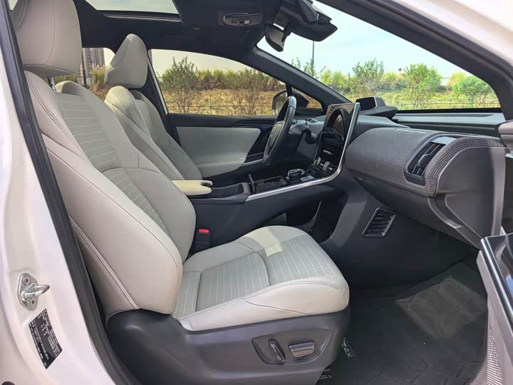 Фото 9 - Toyota bZ4X