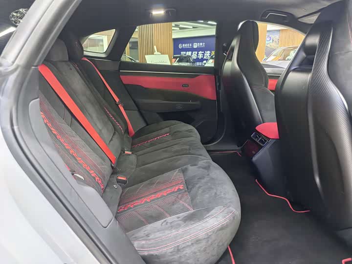 Фото 14 - Zeekr 001 FR