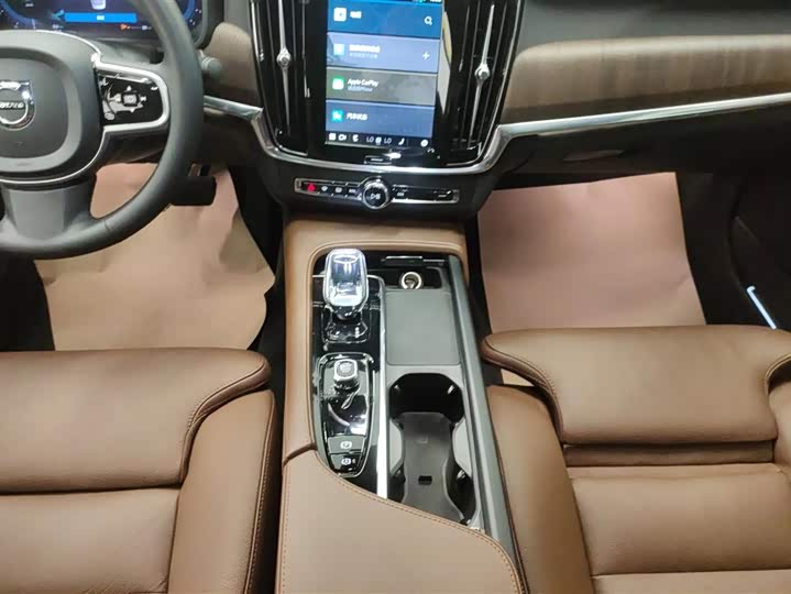 Фото 16 - Volvo S90