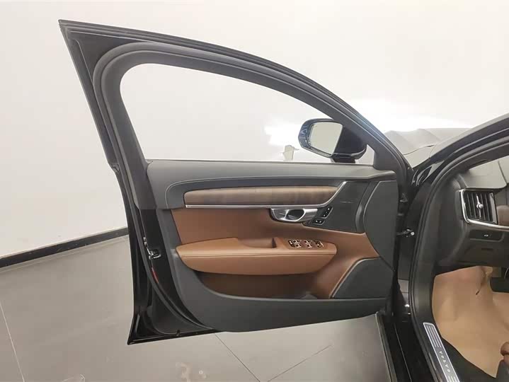 Фото 7 - Volvo S90