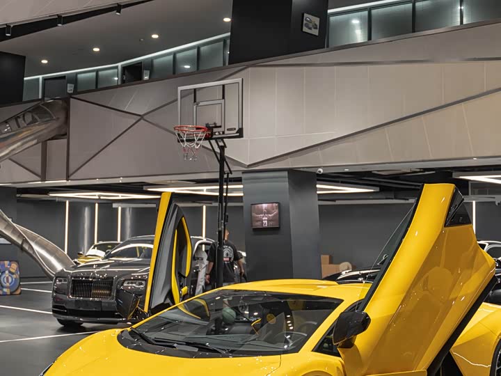 Фото 14 - Lamborghini Revuelto