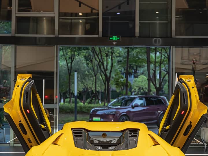 Фото 17 - Lamborghini Revuelto