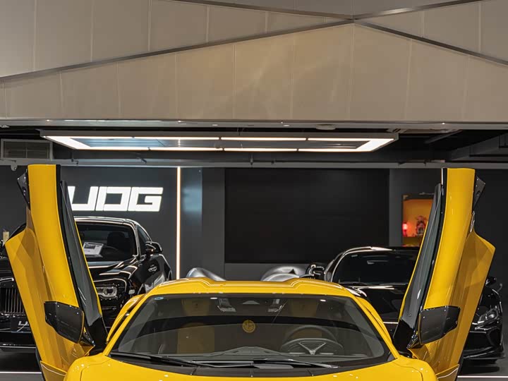 Фото 2 - Lamborghini Revuelto