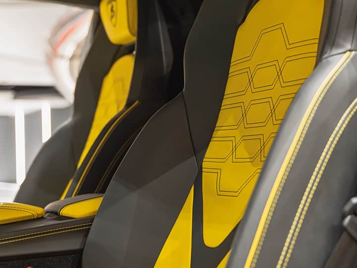 Фото 22 - Lamborghini Revuelto