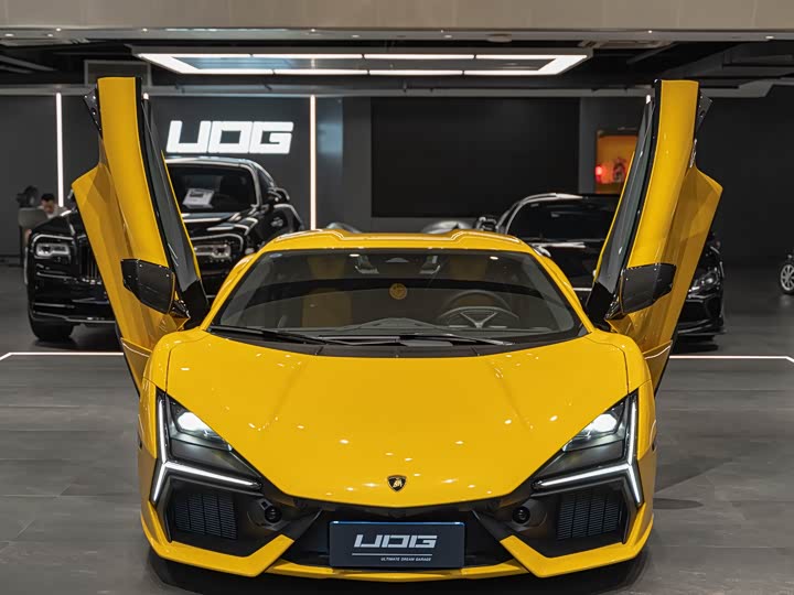 Фото 3 - Lamborghini Revuelto