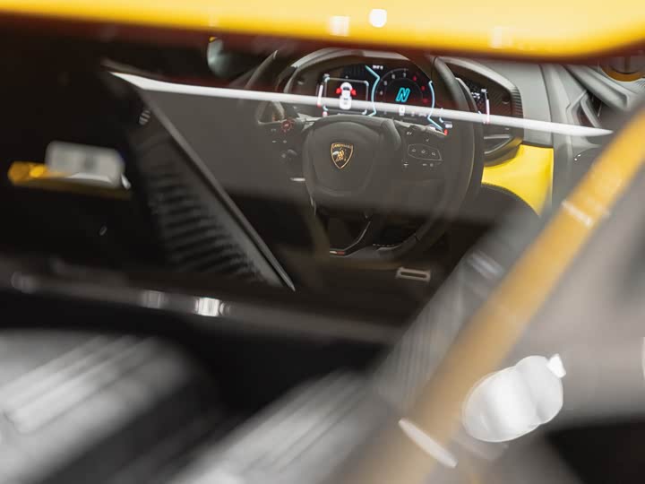 Фото 9 - Lamborghini Revuelto