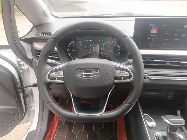 Фото 11 - Geely Vision X3