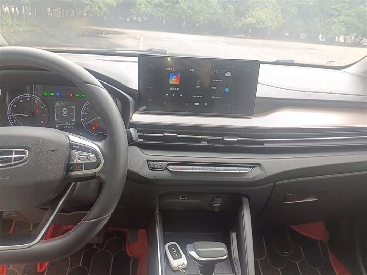 Фото 13 - Geely Vision X3