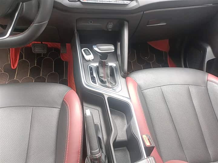 Фото 14 - Geely Vision X3