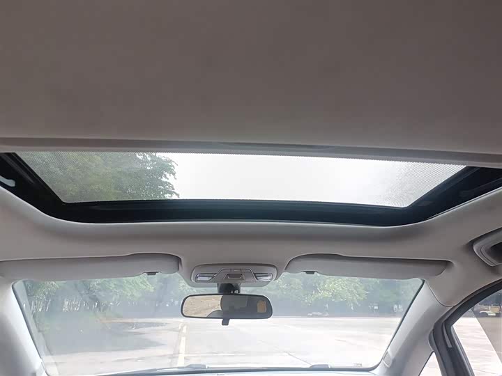 Фото 18 - Geely Vision X3