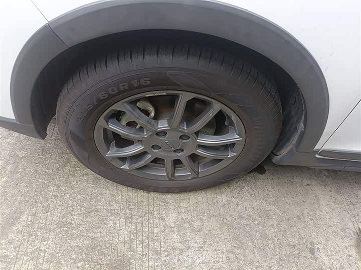 Фото 23 - Geely Vision X3