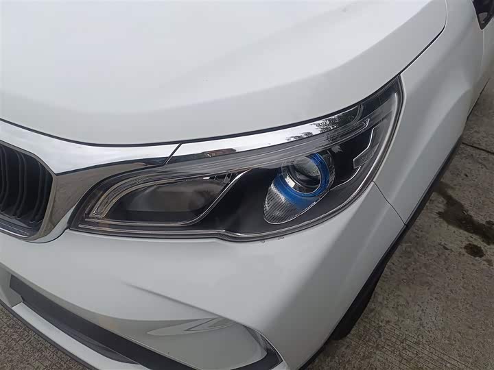 Фото 24 - Geely Vision X3