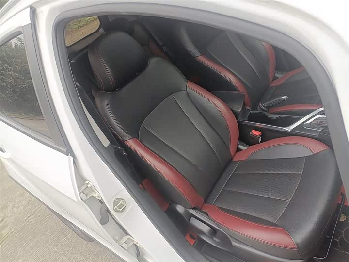 Фото 25 - Geely Vision X3