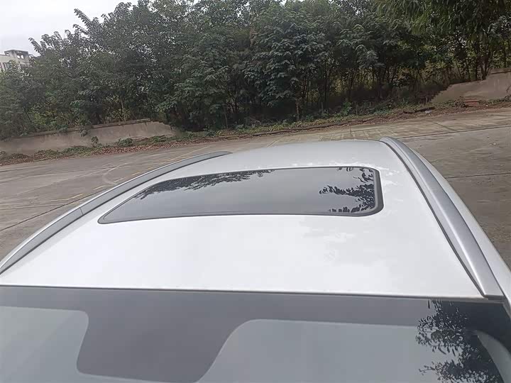 Фото 27 - Geely Vision X3