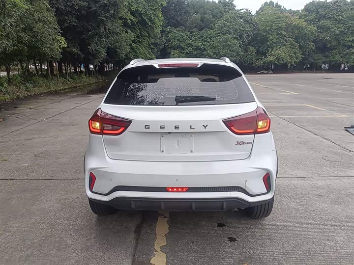 Фото 6 - Geely Vision X3