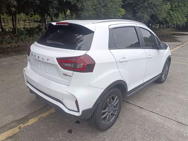 Фото 7 - Geely Vision X3