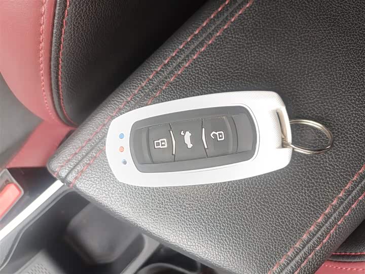 Фото 9 - Geely Vision X3