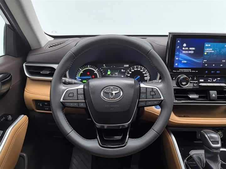 Фото 11 - Toyota Highlander