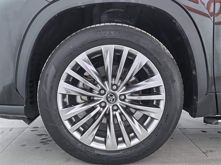 Фото 17 - Toyota Highlander