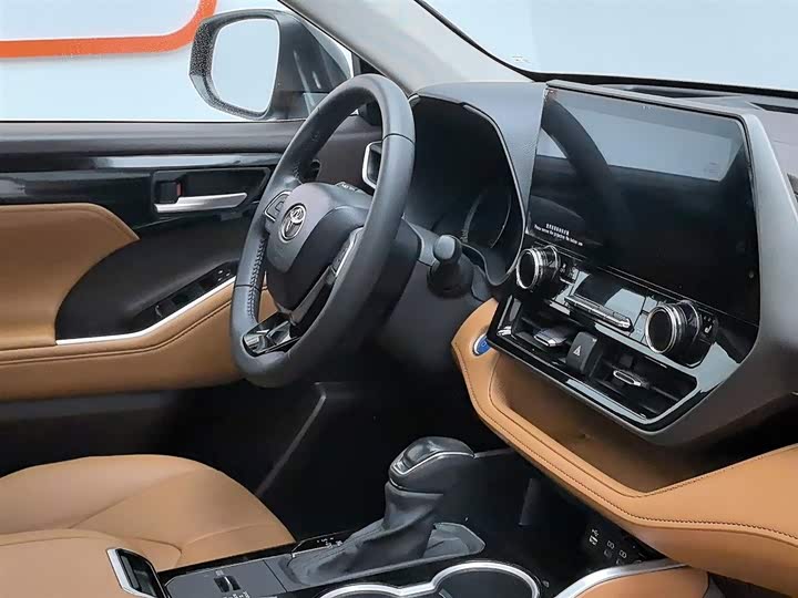 Фото 22 - Toyota Highlander