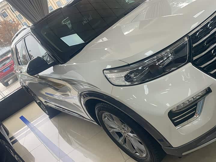 Фото 4 - Ford Explorer