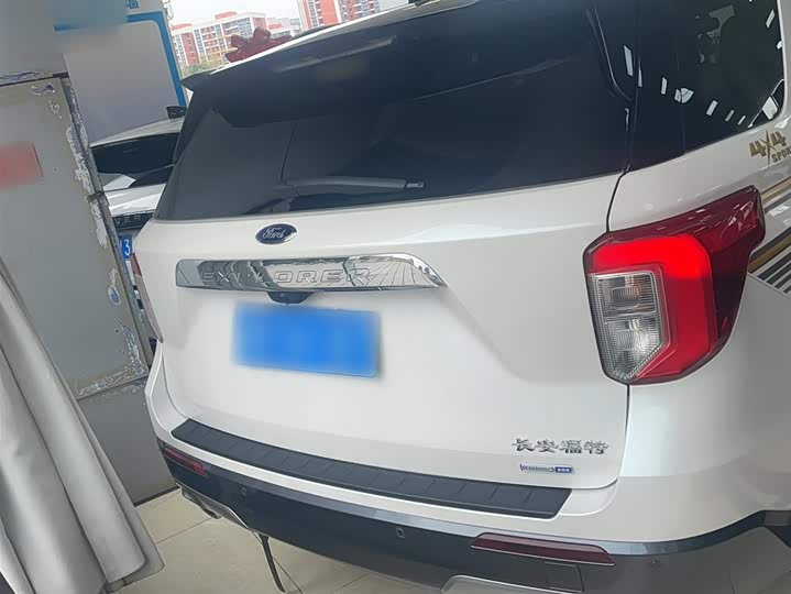 Фото 6 - Ford Explorer