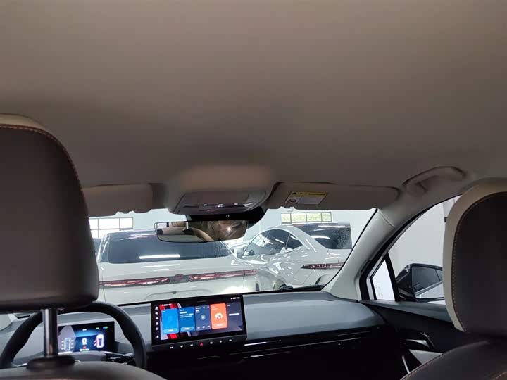 Фото 18 - MG Motor 4 EV