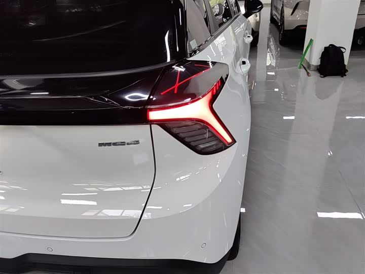 Фото 8 - MG Motor 4 EV