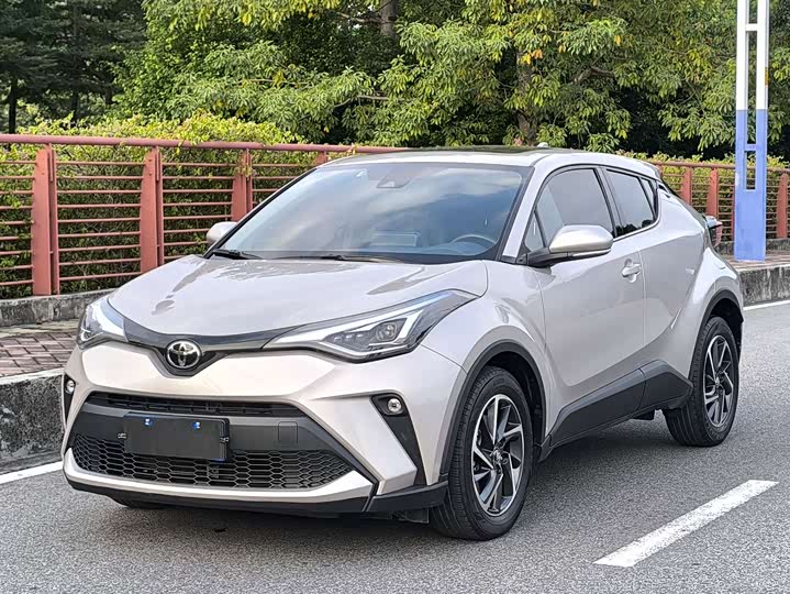 Фото 2 - Toyota C-HR