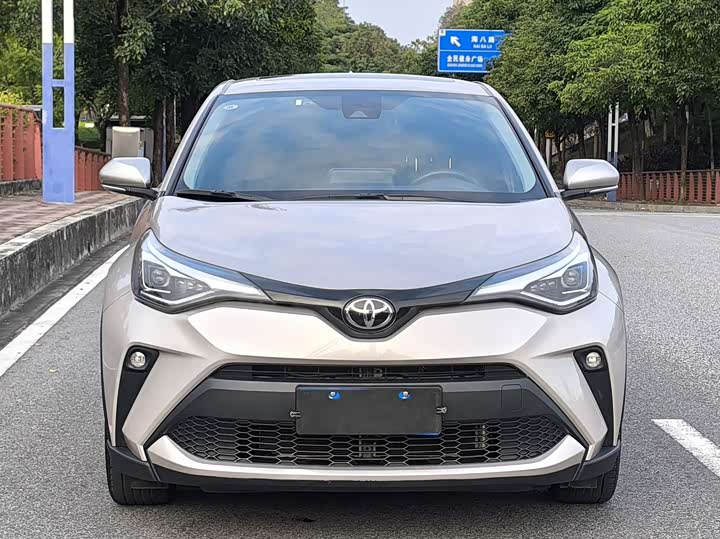 Фото 3 - Toyota C-HR