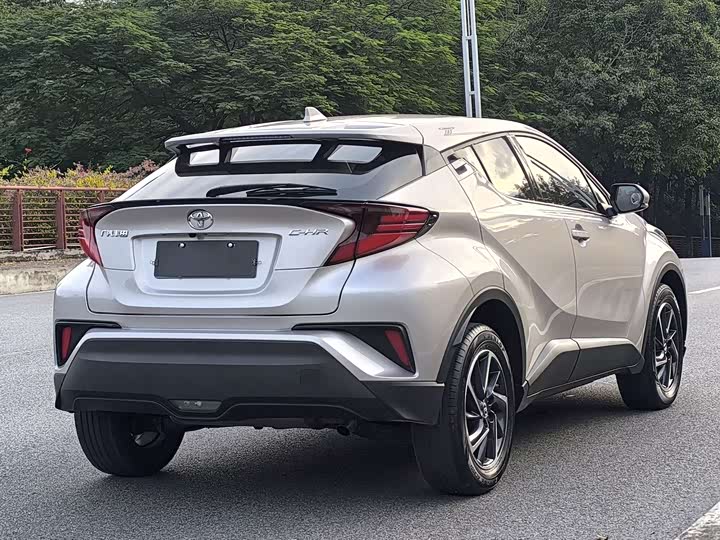 Фото 5 - Toyota C-HR