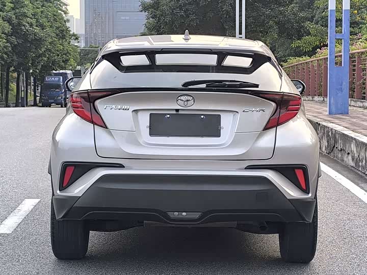 Фото 6 - Toyota C-HR