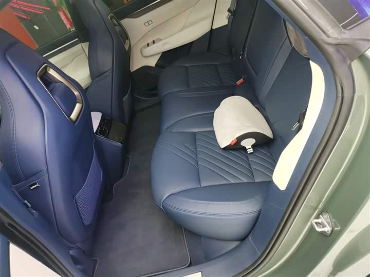 Фото 17 - Zeekr 001