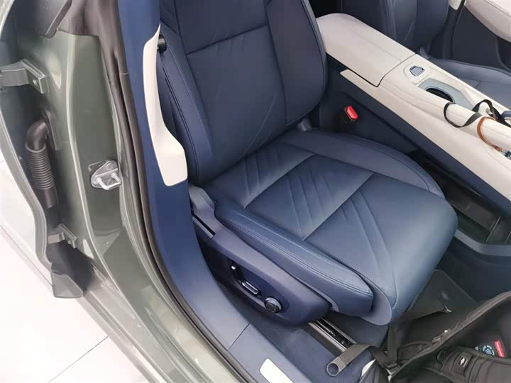 Фото 25 - Zeekr 001