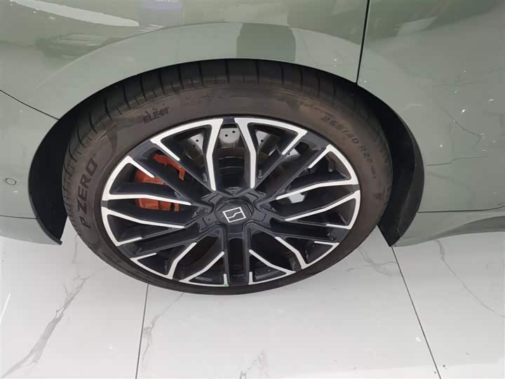 Фото 26 - Zeekr 001