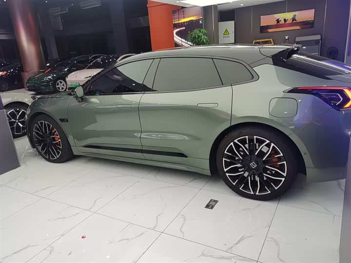 Фото 5 - Zeekr 001