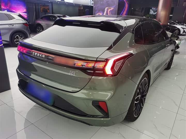 Фото 7 - Zeekr 001