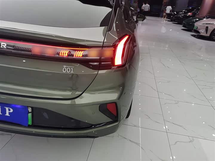 Фото 8 - Zeekr 001