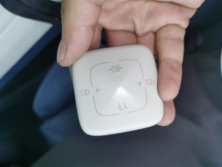 Фото 9 - Zeekr 001