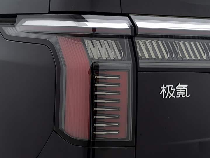 Фото 12 - Zeekr 009