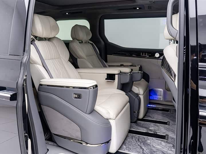 Фото 15 - Zeekr 009